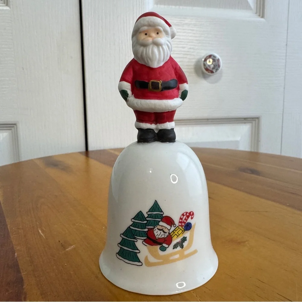 Vintage 1989 Santa Claus Christmas dinner‎ bell